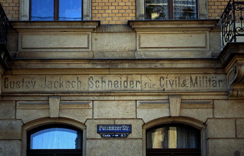 Dresden-Äußere_Neustadt,_Pulsnitzer Str._2,_2.2.1997.jpg